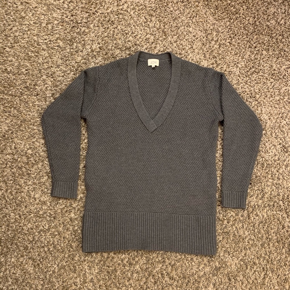 Aritzia Wilfred 100% Merino Wool V-Neck Sweater